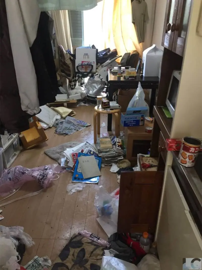 居住者が一部撤去作業完了された後の部屋