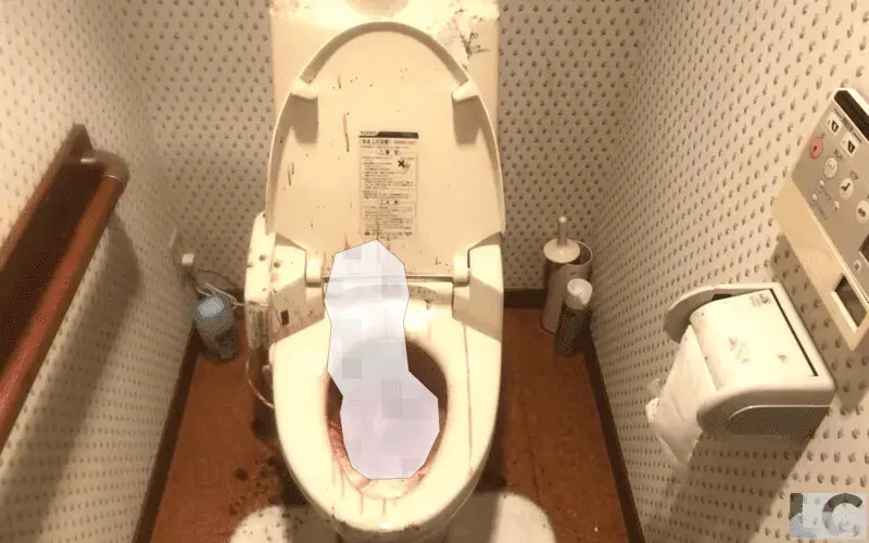 事例写真⑥：血液が便器に付着した事件現場