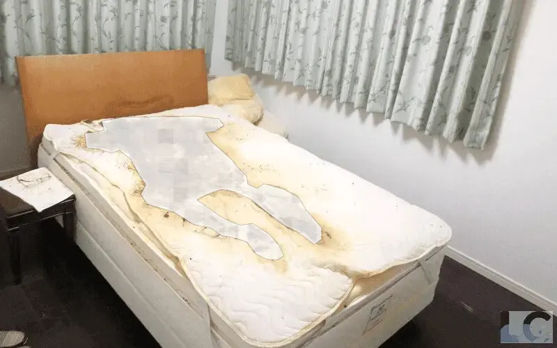 事例写真①：実際に孤独死があったお部屋の状況